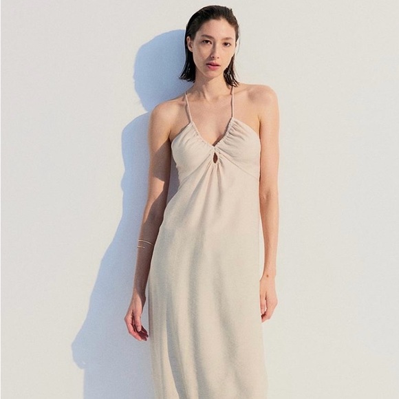 H&M Dresses & Skirts - NWOT- Elegant Beige Spaghetti Strap Dress. Key hole middle.